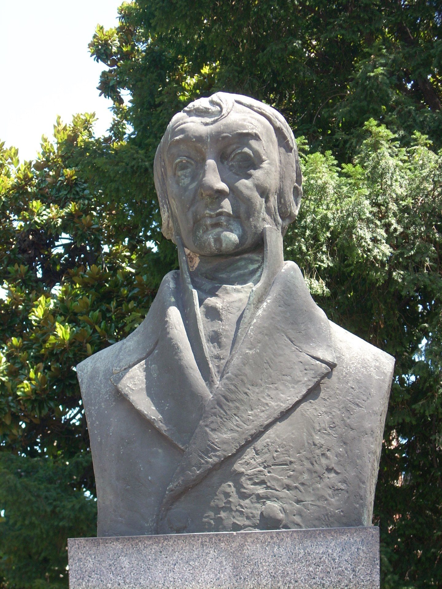 Amedeo Avogadro's bust, Vercelli, Italy (3).JPG